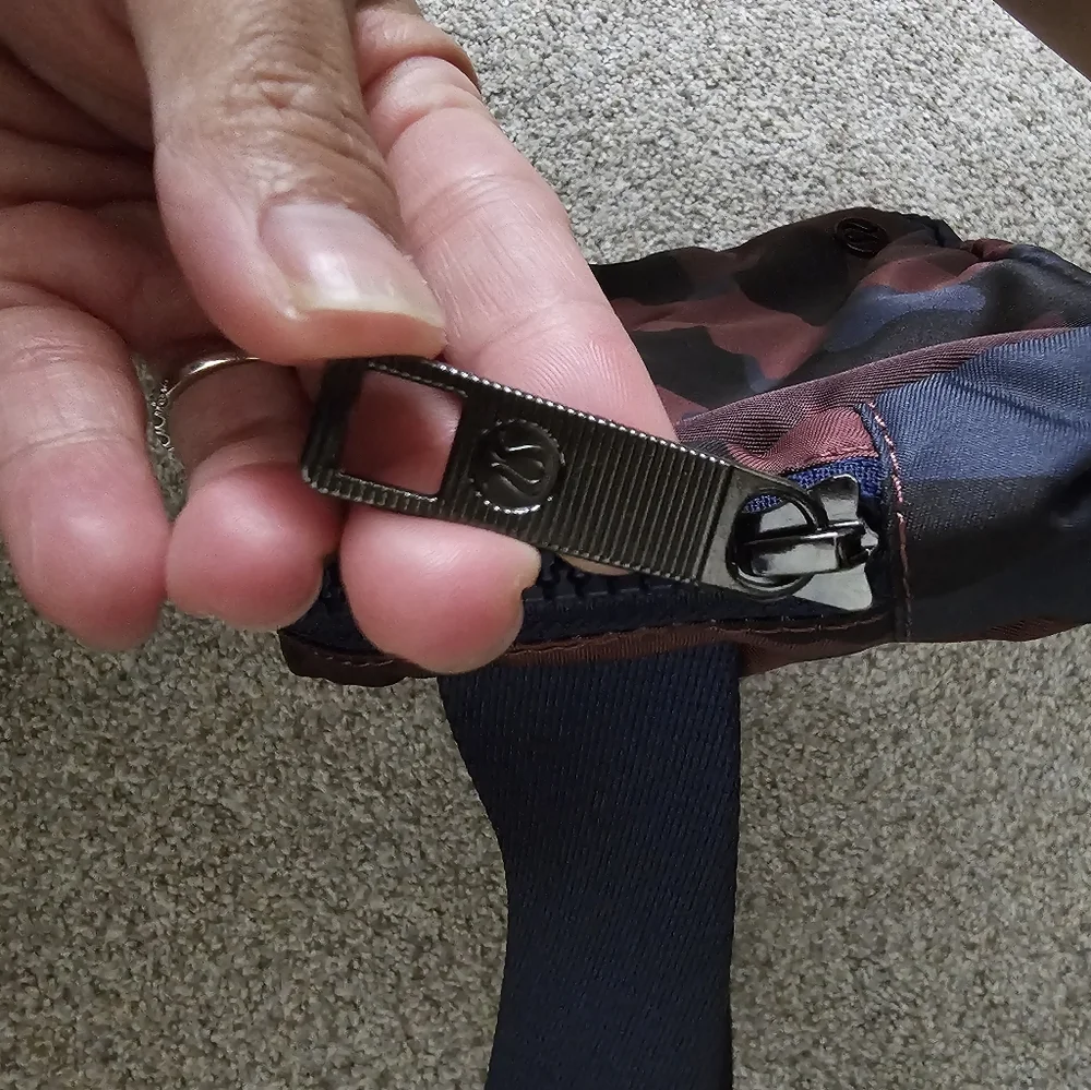Lululemon everyday bag 1L - Picture 5 of 8